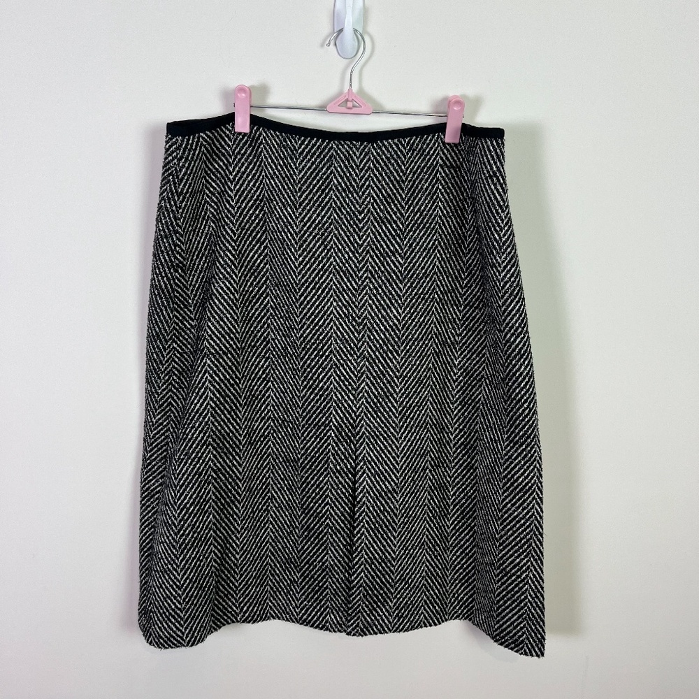 Ann Taylor Womenโs Black and White Striped Tweed Midi Skirt New Size 16 Work